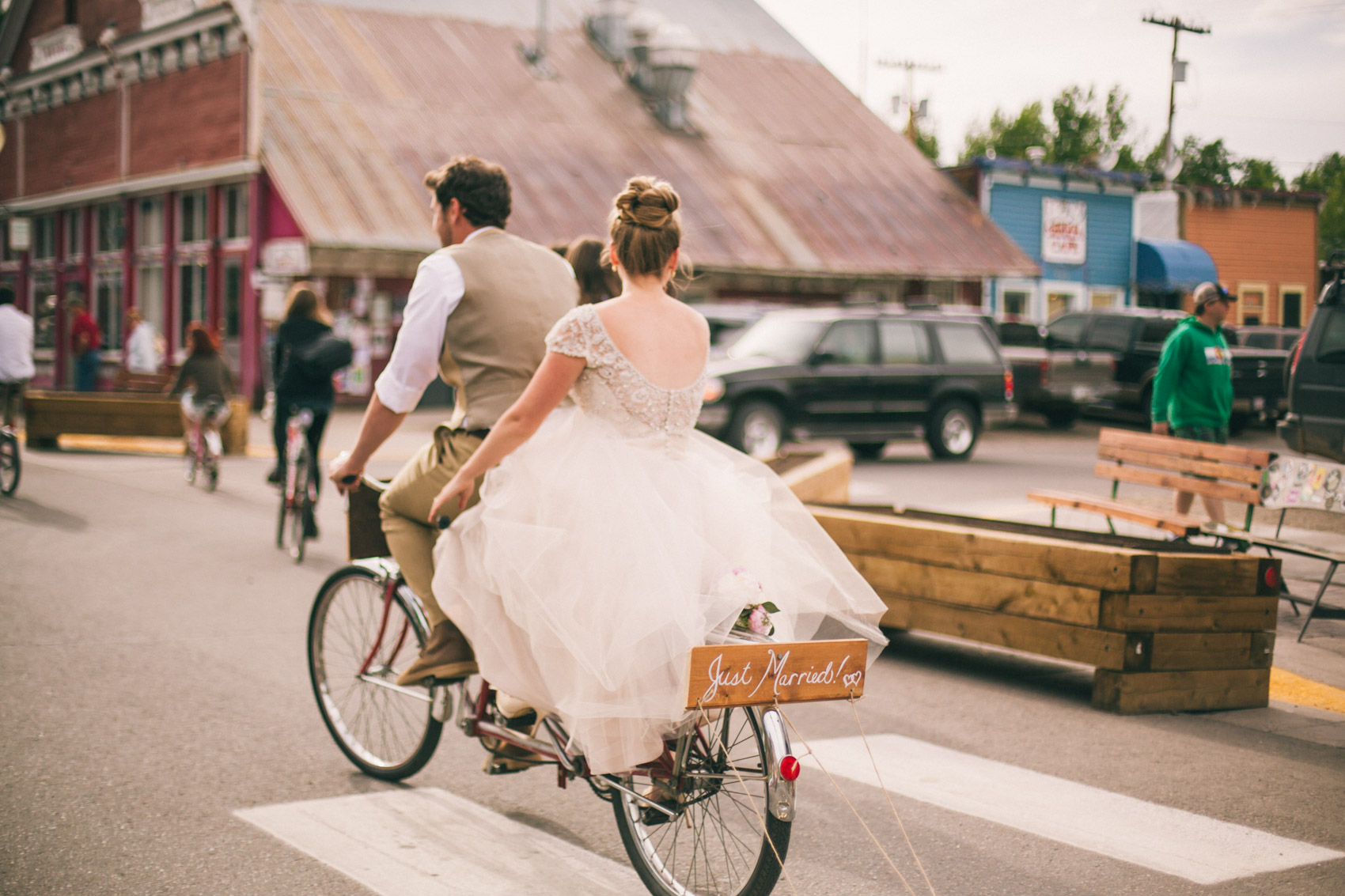 044_Crested Butte Wedding Photographer Secret Stash Woods Walk Ceremony Jamie Blue Bird Events Boho Epic Stars