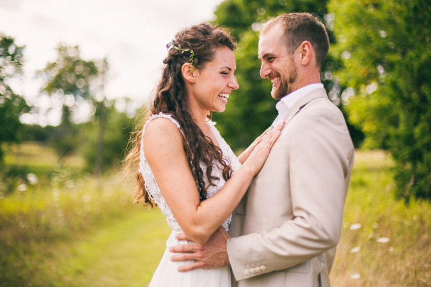 067 Mukwonago Milwaukee WI Barn DIY Laid-back Laughing Bride Groom Portrait Sweet Danny Andrea