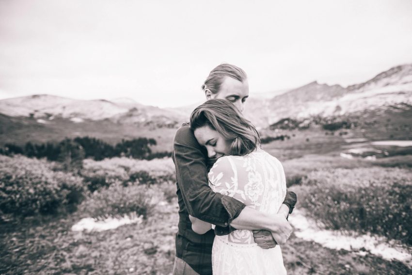 003-lindsey-nate-guanella-pass-adventurous-engagement-photos-fall-autumn-colors