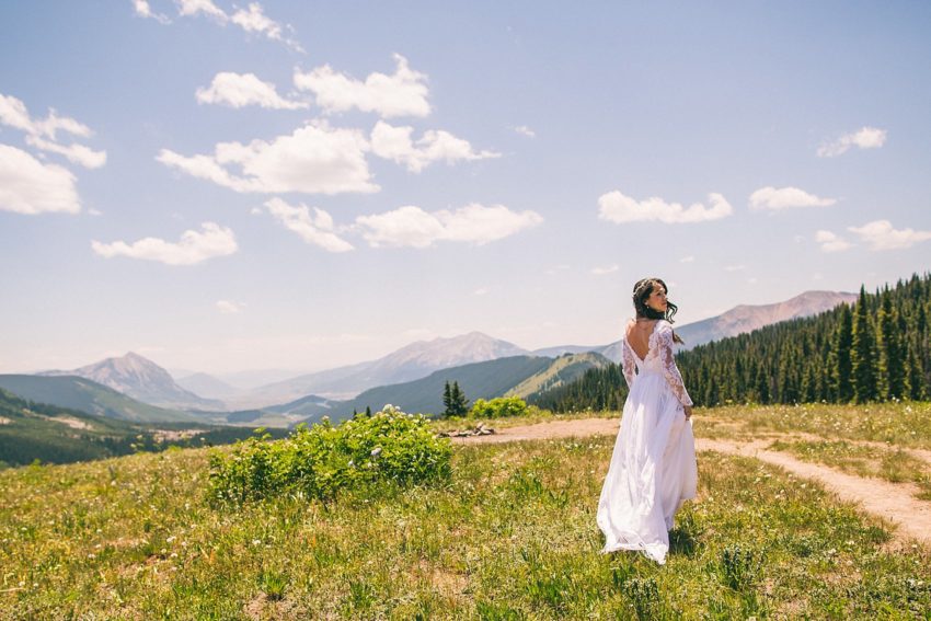 colleen arrives to first look bride epic mountain location